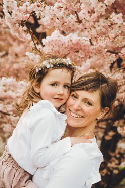 Mama Tochter Frühling Kirschblüte Bilder Familienfotoshooting Fotostudio Zella-Mehlis Erfurt Suhl Schleusingen