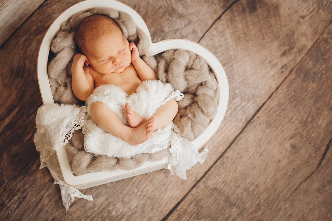 moderen Babyfotografie Baby Fotoshooting Portrait Fotoshooting Fotograf Arnstadt Erfurt Suhl Gera Nordhausen Greiz Altenburg Sömmerda Mühlhausen Eisfeld Friedrichroda Römhild Artern Sondershausen Meiningen Schmalkalden Ilmenau Weimar Kühndorf Sonneberg Breitungen Fotostudio Herz