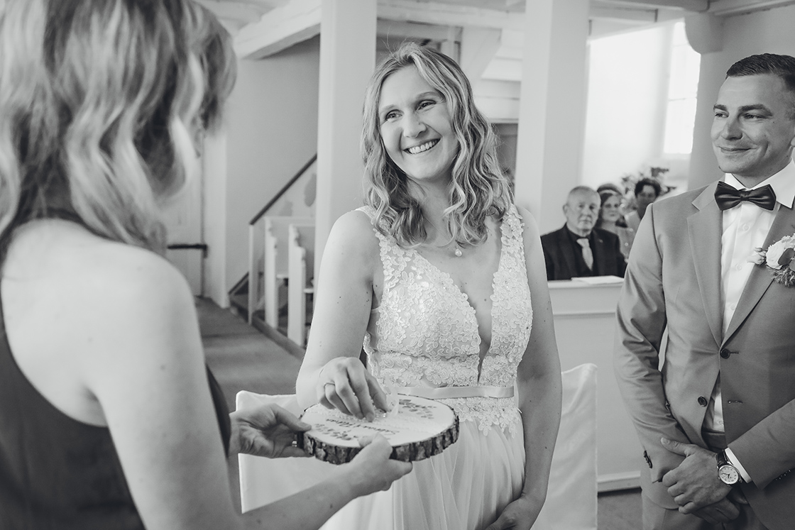 Reportage Momentaufnahme Kirche Hochzeitsbilder Hochzeit Fotoshooting Trauung Fotograf Arnstadt Erfurt Suhl Gera Nordhausen Greiz Altenburg Sömmerda Mühlhausen Eisfeld Friedrichroda Römhild Artern Sondershausen Meiningen Schmalkalden Ilmenau Weimar Kühndorf Sonneberg Schloss Schlossberg